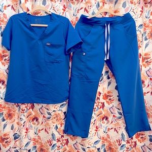 FIGS Scrub Top and Pant Style Women's Technical Collection Size Small (One Set)